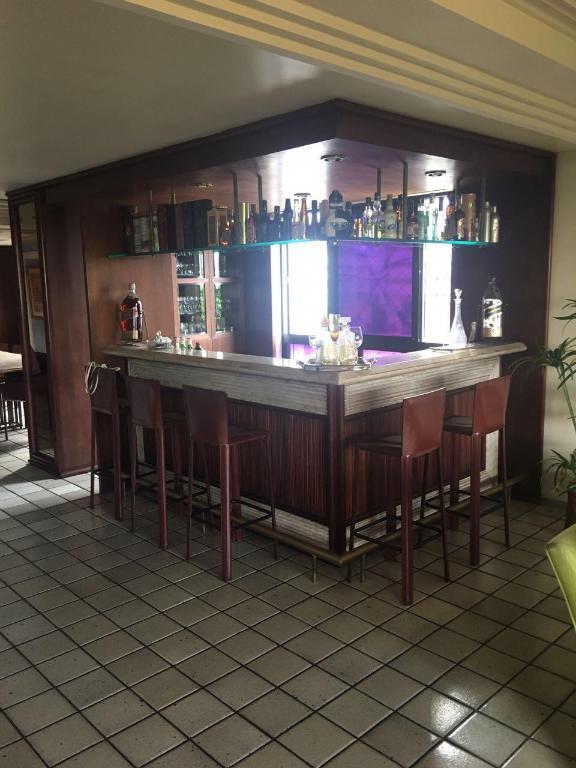 Apartamento à venda com 4 quartos, 3 suítes, 3 vagas e 350m² no Madalena, Recife (PE) — foto 4 de 11
