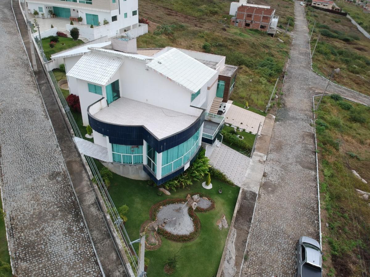 Casa à venda com 4 quartos, 4 suítes, 2 vagas e 350m² no Bezerros, Pernambuco (BR) — foto 2 de 26