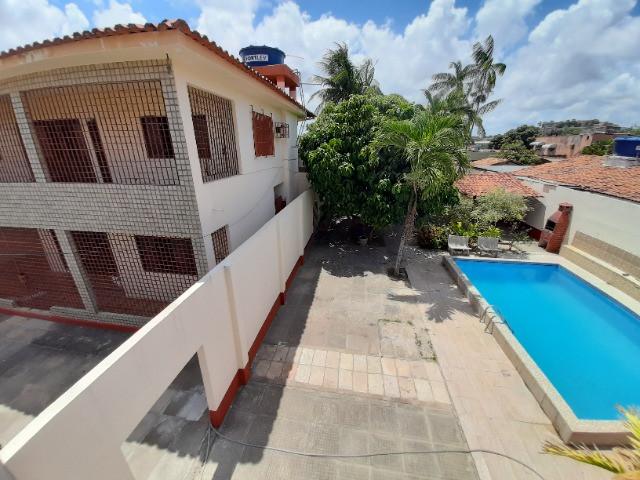 Casa à venda com 8 quartos, 5 suítes, 6 vagas e 300m² no Fragoso, Olinda (PE) — foto 2 de 18